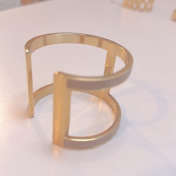 🆕 VINCE CAMUTO Cuff Bracelet - Picture 6 of 8